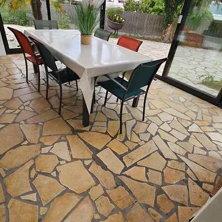 La Jonquiere Hyper Centre Les Mathes